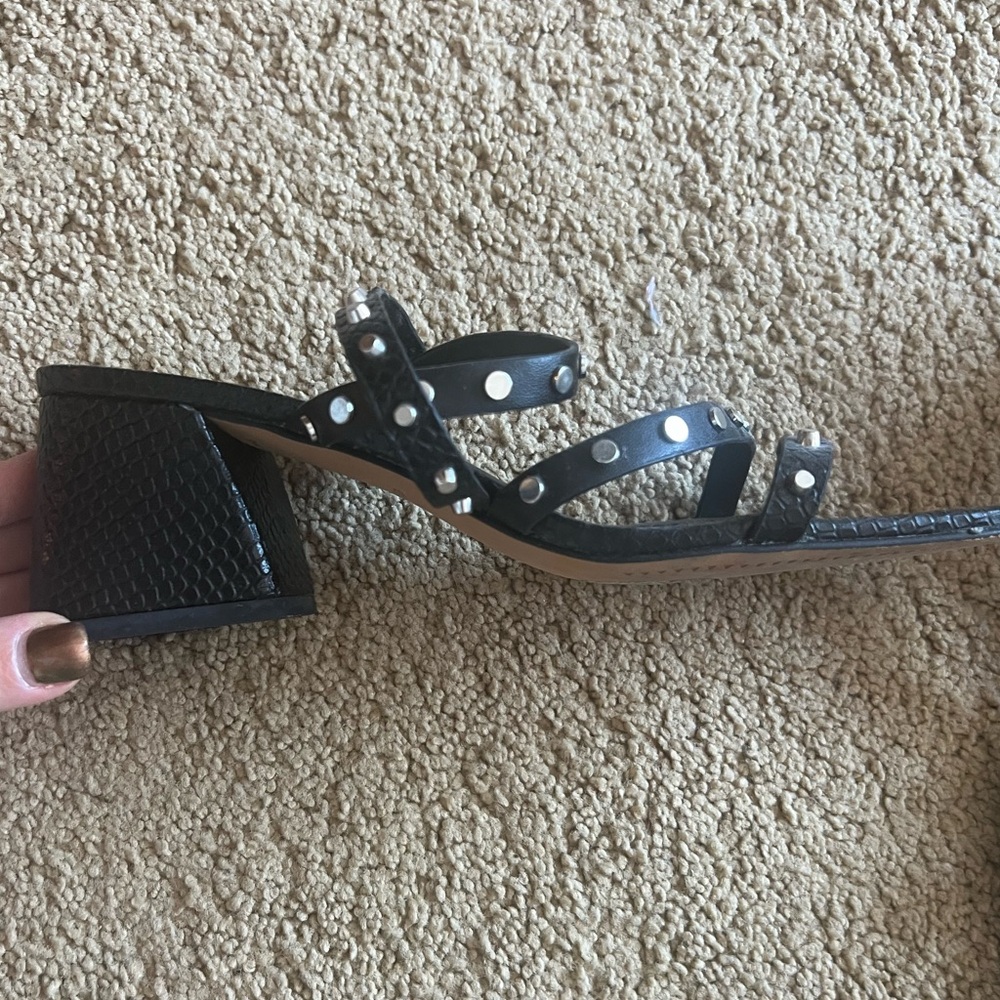 Dolce Vita Black Strap Sandal - Picture 2 of 3